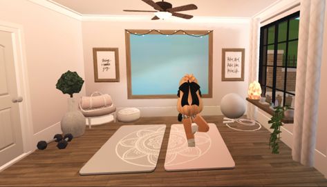 Bloxburg Gymnastics Room, Bloxburg Yoga Room Ideas, Bloxburg Meditation Room, Bloxburg Fitness Room, Yoga Bloxburg Codes, Bloxburg Workout Room Ideas, Spa In Bloxburg, Spa Room Bloxburg, Workout Room Bloxburg