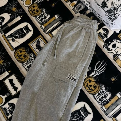 Pro club Heavyweight Cargo Sweats. Size small Pro Clubs Sweats, Black Pro Club Sweats, Pro Club Sweatpants Outfit, Proclub Sweats, Pro Club Sweatpants, Pro Club Pants, Pro Club Sweats, Pro Club Outfits, Cargo Sweats