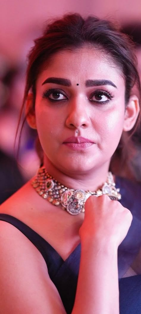 Nayanthara Hd Wallpaper, 1080x1920 Hd Wallpaper, Nayanthara Hairstyle, Allu Arjun Hairstyle, Celebrity Makeup Looks, Beauty Face Women, South Actress, Actress Pics, Blonde Beauty