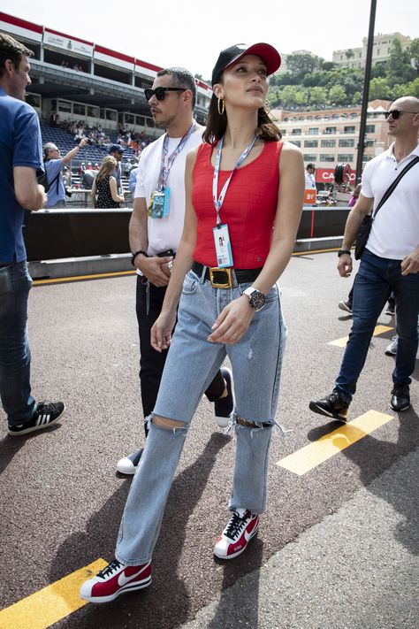 Bella Hadid at Formula 1 Grand Prix in Montecarlo 05/27/2018. #celebrity #fashion #celebrityfashion #celebritystyle #celebritystreetstyle #streetstyle #streetfashion #bellahadid Formula 1 Race Day Outfits, Formula 1 Wags Outfits, Formula 1 Paddock Outfit, Formula 1 Fashion Outfits, F1 Attire, Formula 1 Grand Prix Outfit, F1 Race Day Outfits, Race Day Outfits F1, Formula 1 Outfit Style