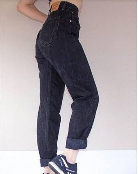 levis black boyfriend/mom jeans Black Boyfriend Jeans, Boyfriend Jeans Outfit, Black Boyfriend, Mom Jeans Outfit, Black Mom Jeans, Vintage Mom Jeans, Jean Vintage, Vintage Levis Jeans, Concert Fits