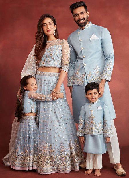 Family Matching Outfits Indian, Wedding Matching Outfits, Jodhpuri Suit For Men, Mom Daughter Matching Dresses, Jodhpuri Suit, Prince Coat, Mom Daughter Outfits, Suit Pakistani, Wedding Dresses Men Indian