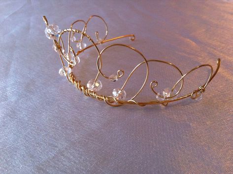 Diy Crowns, Bangle Bar, Diy Tiara, Wire Crown, Handmade Tiaras, Beaded Headpiece, Tiara Headpieces, Diy Flower Crown, Wire Jewelery