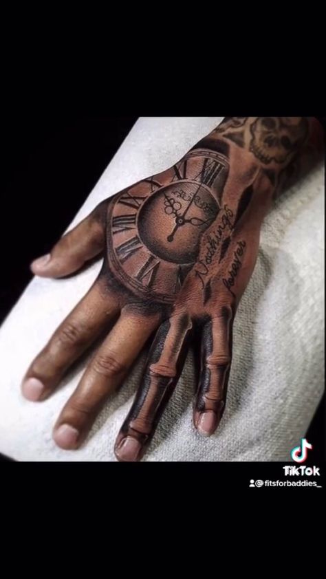 Tatto Clock, Boys Hand Tattoo, Back Of Hand Tattoos, Unique Hand Tattoos, Herren Hand Tattoos, Full Hand Tattoo, Cool Half Sleeve Tattoos, Skull Hand Tattoo, Cool Wrist Tattoos