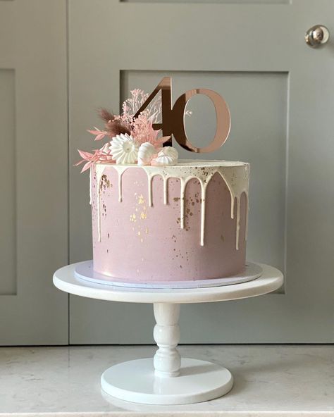 Jessica on Instagram: “I love this rich dusky pink colour, coupled with rose gold tones and light pink dried florals, you really can’t go wrong!   Thank you to…” Pink Gold And White Cake Ideas, White And Pink Cake Aesthetic, Pink Cakes For Birthday, Rose Gold And Pink Birthday Cake, Blush Pink Birthday Cake, Pale Pink Birthday Cake, 30th Birthday Cake Rose Gold, Easy Pink Birthday Cake, Gold And Rose Gold Cake