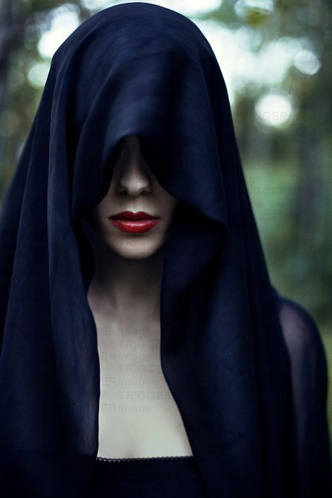 Eleven Different Factions Hooded Woman Art, Halloween Photography, Goth Beauty, Halloween Photoshoot, Foto Art, Gothic Girls, Dark Photography, Dark Beauty, Interstellar