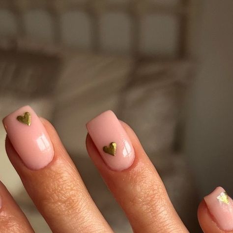 @lillypalm__ on Instagram: "𝒽𝑒𝒶𝓇𝓉 𝑜𝒻 𝑔𝑜𝓁𝒹 🤍✨     #nails #nailtech #nailinspo #nailsofinstagram #biab #biabnails #nailart #manchester #uknails #uknailtech #rings #jewellery #lillypalm #chromenails #newyears #nyenails #january #januarynails #januarynailinspo #2024 #valentines #valentinesnails #heart #heartnails #lovestory #bohomoon #heartrings #goldnails #heartofgold" Gold Love Heart Nails, Gold Hearts Nails, Valentines Day Nails Gold, White Nails With Gold Heart, Short Nails Builder Gel, January Biab Nails, Valentines Biab Nails, Nails With Gold Heart, Gold Valentines Nails