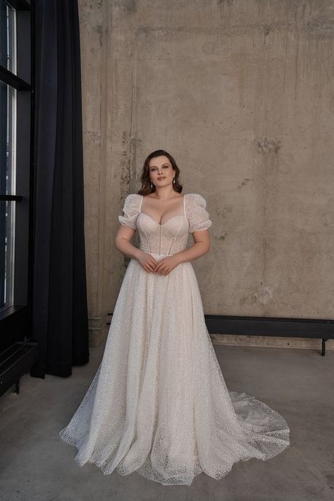 Plus Size Wedding Dresses With Sleeves, Curvy Wedding, Wedding Dresses Whimsical, Plus Wedding Dresses, Court Train Wedding Dress, Plus Size Wedding Gowns, Plus Size Bride, Curvy Bride, Wedding Dress Train