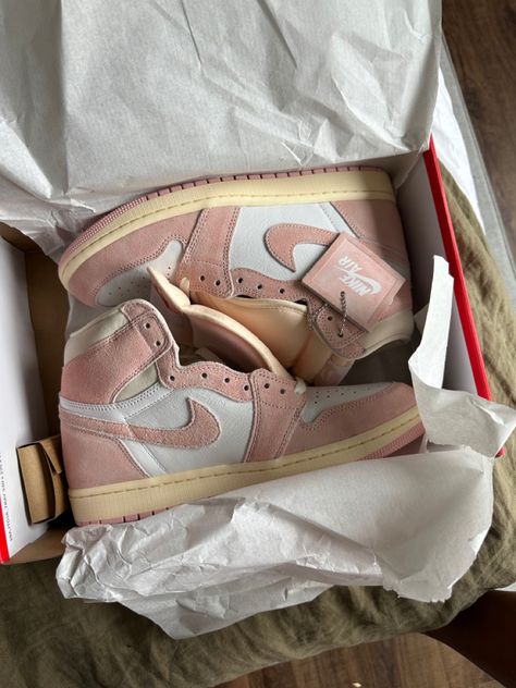 Air Jordan 1 Retro High OG Women’s Jordan 1 Pink, Jordan Rose, Jordans Aesthetic, Pink Jordans, Pink Nike Shoes, All Nike Shoes, Nike Jordan Retro, Jordan 1 High Og, Cute Nike Shoes