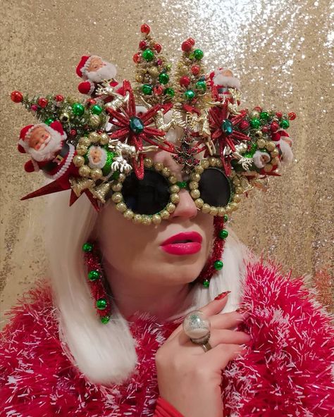 Christmas Hats Ideas, Tacky Christmas Outfit, Christmas Sunglasses, Funny Christmas Hats, Snow Queen Costume, Ugly Christmas Sweater Outfit, Tacky Christmas Party, Xmas Costumes, Ugly Sweater Diy