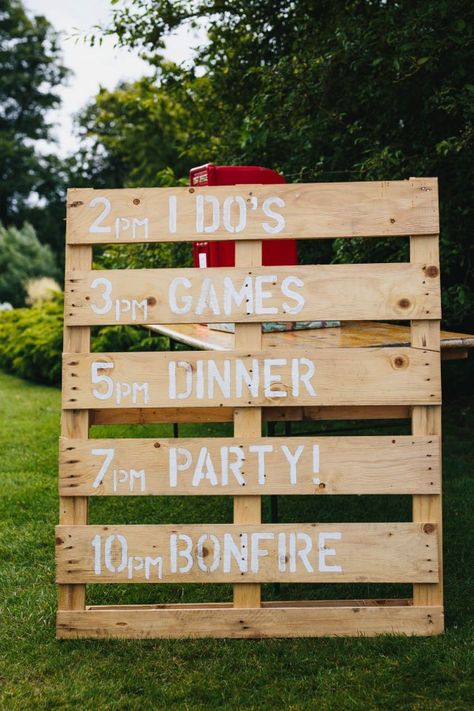 Backyard Wedding Decorations, Unique Wedding Receptions, Rustic Wedding Decorations, Wedding Itinerary, Rustic Wedding Signs, Future Wedding Plans, Wedding Games, Festival Wedding, Rustic Wedding Decor