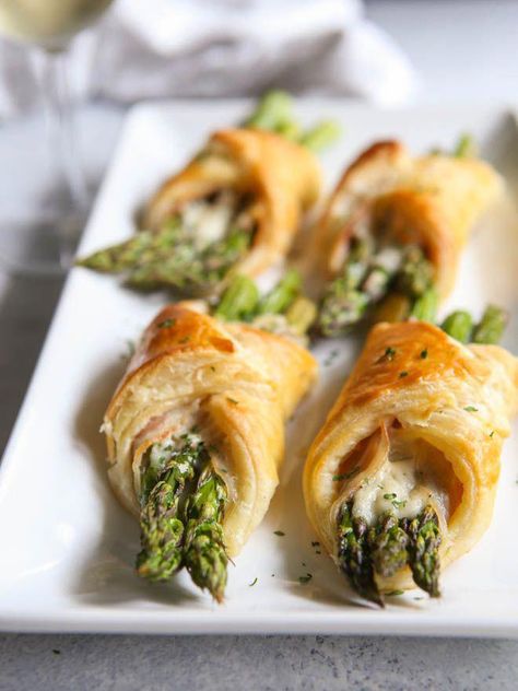 Asparagus Appetizer, Easter Food Appetizers, Fancy Appetizers, Puff Pastries, Cheese Wrap, Easter Brunch Food, Easter Dinner Recipes, Healthy Vegetable, Dinner Meal