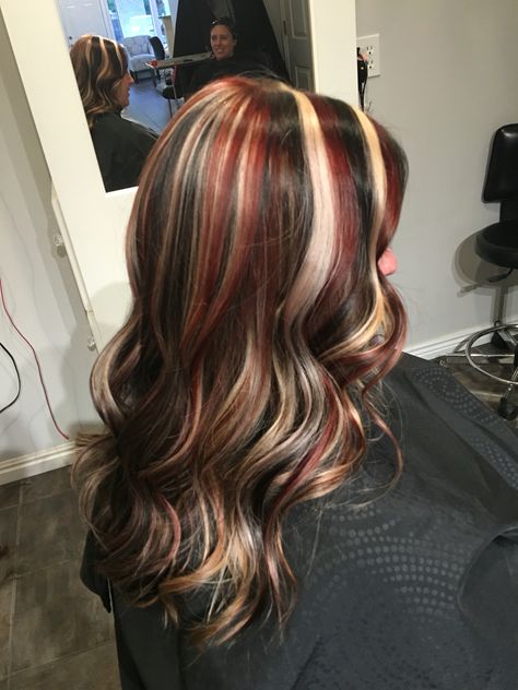 Different Colored Highlights, Triple Highlights Hair, Three Color Hair Highlights, 2000s Hair Streaks, Hair Color Ideas For Brunettes Y2k, 2000s Chunky Highlights Red, Cute Hair Ideas Color, Hairdye Ideas Long Hair, Black Hair With Blonde And Red Highlights