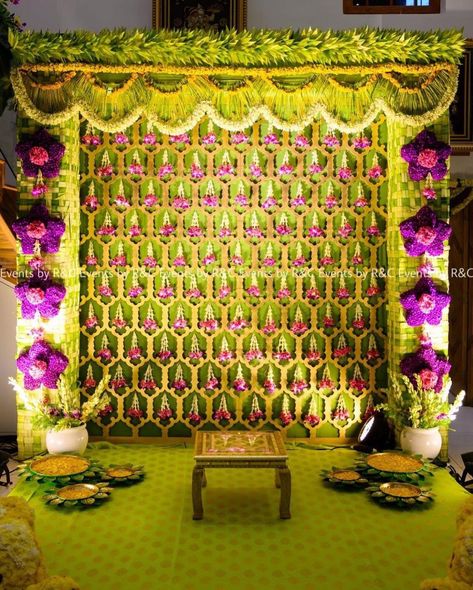 Pellikuthuru Decor, Small Wedding Decor, Simple Stage Decorations, Themed Wedding Decorations, Home Flower Decor, Indian Bedroom Decor, Diy Floral Decor, Wedding Background Decoration, Wedding Entrance Decor