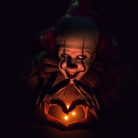 Es Pennywise, Bill Skarsgard Pennywise, It Eso, Horror Drawing, Clown Horror, Pennywise The Clown, Pennywise The Dancing Clown, It Pennywise, It The Clown Movie