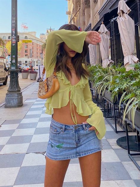 Long Sleeve Summer Shirts, Ruffle Tops, Beach Crop Tops, Ruffle Top Blouses, Tie Up Crop Top, Feminine Outfits, Stylish Summer Outfits, Mode Boho, E Girl