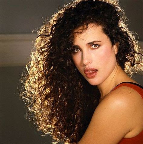 Andie MacDowell, 1990's. Greystoke The Legend Of Tarzan, Andie Macdowell Hair, Andie Macdowell Style, Andie Mcdowell, Andie Macdowell, 20th Century Fashion, Pin Up Hair, Celebrity Trends, Tarzan