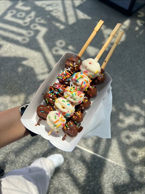 Donut Shop Ideas, Desert Business Ideas, Waffle Balls, Food Truck Desserts, Mini Donut Recipes, Fruit Chip, Bubble Waffle, Cute Baking, Makanan Diet