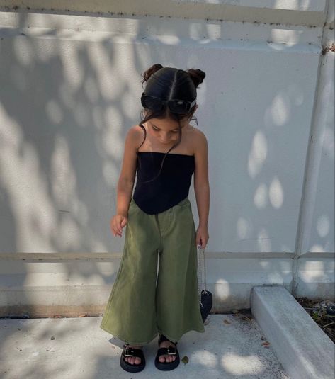 Daughter Outfits Aesthetic, Toddler Girl Outfits Aesthetic, Kids Summer Outfits, Magical Childhood, Makeup Skills, Baby Ootd, Kids Ootd, Baby Fits, Children Playing