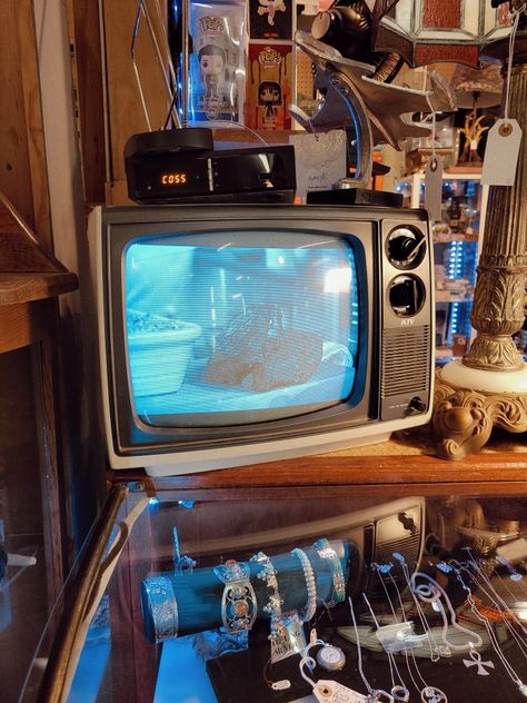 Major Anime, Vintage Tv Ads, Tv Set Up, School Tv, Tv Head, Shows To Watch, 80s Tv, 90s Tv, Retro Room