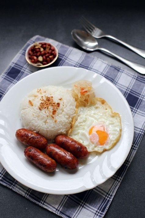 Longsilog - Filipino breakfast recipe Tapsilog Photography, Filipino Recipes Breakfast, Cooking Filipino Food, Filipino Food Photography, Silog Meals Ideas, Filipino Breakfast Ideas, Longaniza Recipe, Longsilog, Pinoy Breakfast