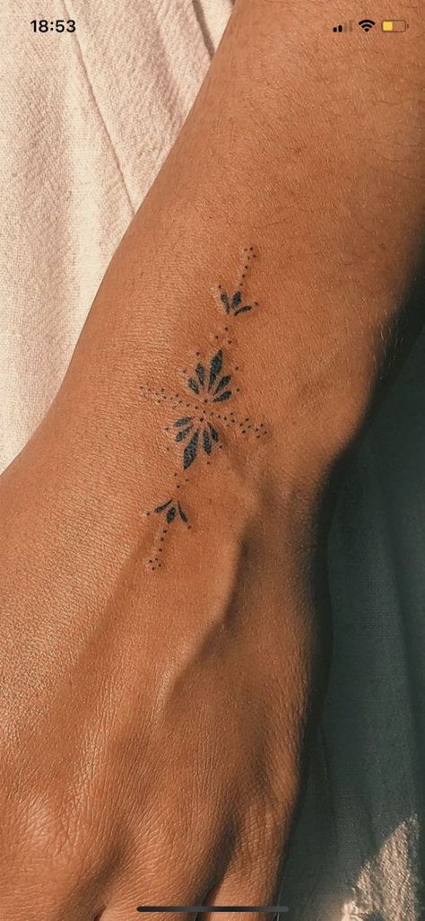 Small Tattoo Ideas Simple, Tattoo Ideas Simple, Scandinavian Tattoo, Hand And Finger Tattoos, Boho Tattoos, Handpoke Tattoo, Small Tattoo Ideas, Small Hand Tattoos, Modern Tattoos