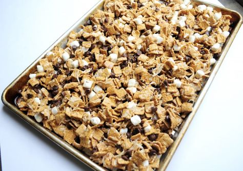 Golden Graham S'more Mix | All Things Thrifty Graham Recipe, Breakfast Baking, Golden Grahams, Smores Dessert, Baileys Recipes, Chex Mix Recipes, Krispy Treats, Leftover Turkey Recipes, Cereal Treats