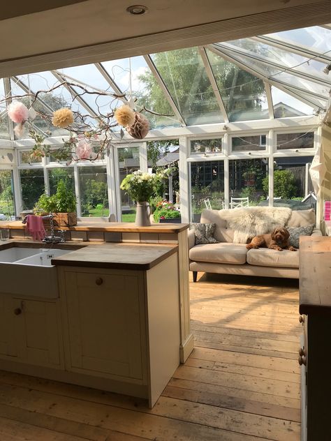 Conservatory Kitchen, Sunroom Designs, Casa Vintage, Dream House Interior, House Extensions, House Goals, Pretty House, Small Backyard Landscaping, Dream House Decor