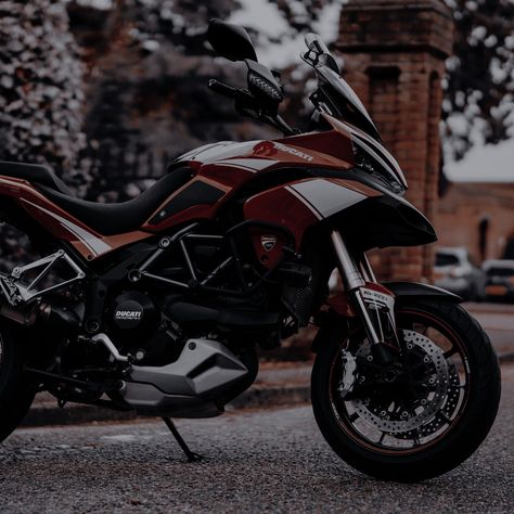 Aesthetic Doctor, Red Motorcycle, Custom Sport Bikes, Motorcycle Aesthetic, Sport Bikes, Dark Aesthetic, Knights, Aesthetic Pictures, Transportation