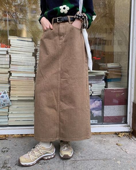 Brown Maxi Skirt Outfit Aesthetic, Denim Skirts Long, Long Brown Skirt Outfit Aesthetic, Brown Denim Skirt Outfit, Long Tan Skirt Outfit, Brown Long Skirt Outfit, Long Brown Skirt Outfit, Brown Jean Skirt, Brown Skirt Long