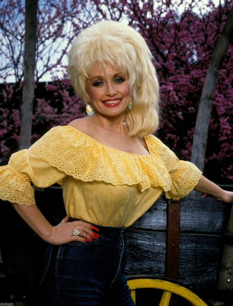 Dolly Parton Dolly Parton Pictures, Hello Dolly, Music Photo, Dolly Parton, Country Singers, Pretty Woman, Country Music, My Girl, Hollywood