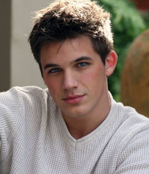 Matt Lanter looks so totally all-American teen here... Beau Mirchoff, Matt Lanter, Chad Michael Murray, Cute White Guys, Most Beautiful Man, Male Face, Good Looking Men, Male Beauty, Celebrities Male