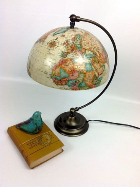 18 DIY Projects for Globe-al Recycling Do-It-Yourself Ideas Decoration Hall, Old Globe, Globe Lamp, Lamp Makeover, Diy Lampe, Globe Lamps, Deco Originale, Decor Guide, Repurposed Furniture