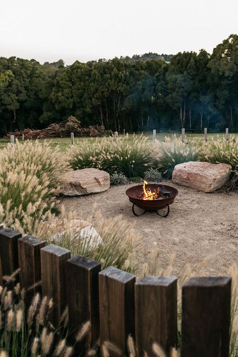 Cow Paddock, Diy Firepits, Moderne Have, Australian Country, Australian Garden, Fire Pit Area, Have Inspiration, Native Garden, Garden Landscape Design