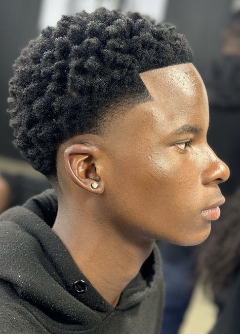 High Taper Fade Haircut Black, Low Taper Fade Haircut Black, Afro Taper, Afro Fade Haircut, Afro Hair Fade, Temp Fade, High Taper Fade, Mc Poze, Low Taper Fade Haircut