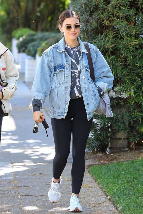 Oversize Jean Jacket Outfit, Oversized Jeans Jacket Outfit, Blue Denim Jacket Outfit Women, Oversize Denim Jacket Outfit, Oversized Jean Jacket Outfits, Cropped Jean Jacket Outfit, Jean Jacket Street Style, Oversized Jean Jacket Outfit, Blue Jean Jacket Outfits