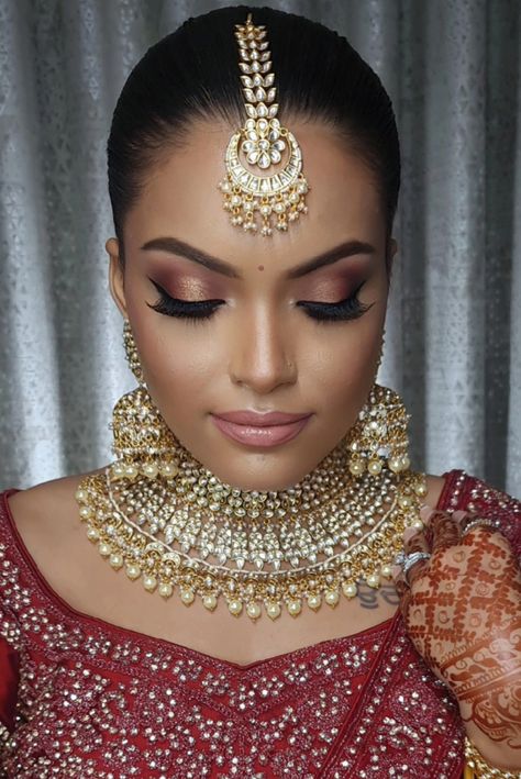 Dulhan Eye Makeup, Festive Makeup Looks Indian, Indian Bridal Makeup For Dark Skin, Dusky Skin Makeup Indian Bride, Indian Bridal Eye Makeup, Wedding Buns, Bridal Hmu, Bridal Makeup Indian Wedding, Desi Bridal Makeup