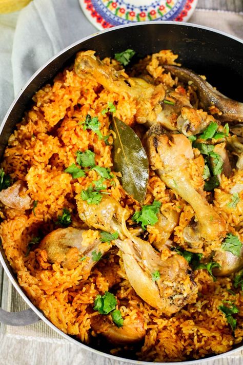 Spanish Chicken And Rice, Puerto Rican Rice, Mom Meals, Pollo Recipe, Rice And Chicken, Rice With Chicken, Spanish Chicken, Puerto Rican Cuisine, Boricua Recipes