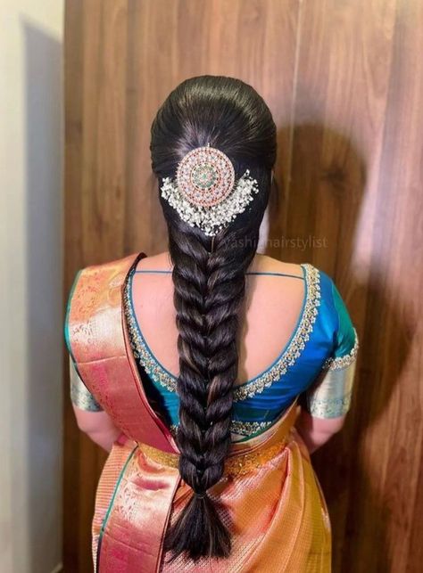 Simple Hairstyle For Saree, Indian Hairstyles For Saree, Messy Braided Hairstyles, Simple Bridal Hairstyle, South Indian Wedding Hairstyles, Bridal Hairstyle Indian Wedding, Hair Style On Saree, Ideas Haircut, Saree Hairstyles