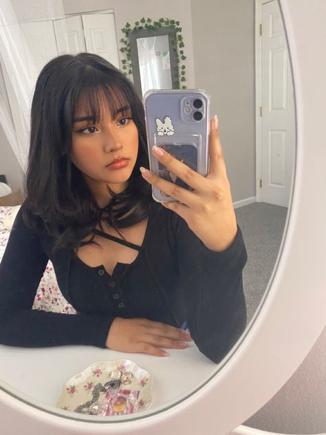 Makeup inspo, makeup tutorial, soft glam makeup, red lip, black top, blowout hair, bangs haircut, makeup ideas, black hair, half lash makeup, grunge makeup, latina makeup, back to school makeup Black Hair Bangs, Bangs Haircut, Latina Hair, Cute Bangs, Hair Inspiration Long, Bangs For Round Face, Bangs With Medium Hair, Hair Inspiration Short, Hairstyles For Layered Hair