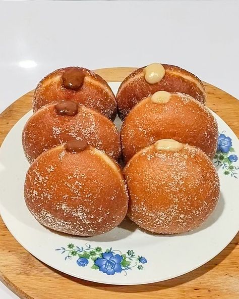 Custard Donut, Cream Donut Recipe, Cream Donut, Cream Cheese Bread, Custard Cream, Lemon Blueberry Bread, Best Meatballs, Donut Recipe, Blueberry Bread