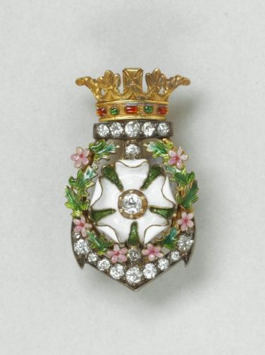 Rose of York brooch - part of the UK Royal collection... @ 1893 Royal Crown Jewels, Royal Collection Trust, King George V, Wars Of The Roses, Richard Iii, King Edward, Rose Brooch, The Royal Collection, Duchess Of York