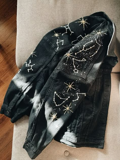 Detail Couture, Modest Prom, Diy Vetement, Dresses Modest, Painted Denim, Painted Clothes, Jeans Diy, 자수 디자인, Dresses 2020