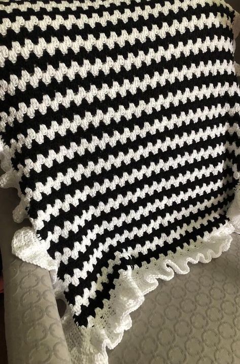 Crochet Blanket Black, Classic Granny Square Pattern, Ruffled Baby Blanket, Baby Crochet Blanket, Ruffle Blanket, Granny Stripe, Striped Crochet Blanket, Crochet Newborn Hat, Striped Baby Blanket