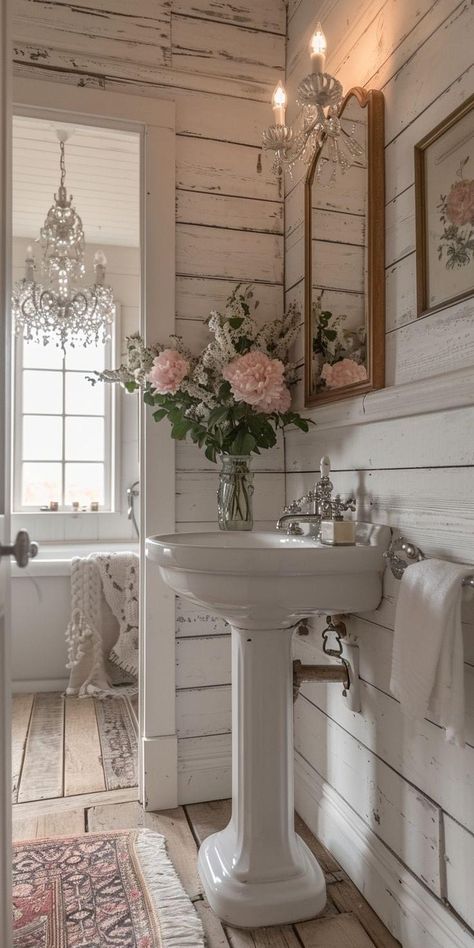 Awesome Bathrooms, Wc Decoration, Baños Shabby Chic, Cottage Style Bathrooms, French Country Bathroom, Bathroom Farmhouse Style, Cottage Bathroom, Country Bathroom, Shabby Chic Bathroom