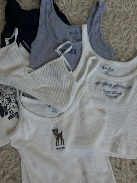 brandy melville haul tops girly Brandy Melville Haul, Blonde Model, Aesthetic Pics, Makeup Eyelashes, Brandy Melville Tops, Instagram Pictures, Dream Wardrobe, Brandy Melville, Brandy