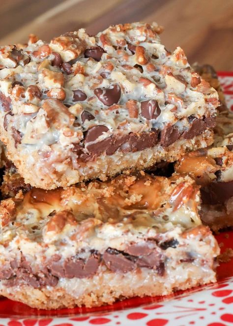 Old Fashioned Hello Dolly Bars Dolly Bars, Hello Dolly Bars, Chocolate Butter Cake, Monster Cookie Bars, Magic Bars, Amish Recipes, Butterscotch Chips, Classic Desserts, Brownie Bar