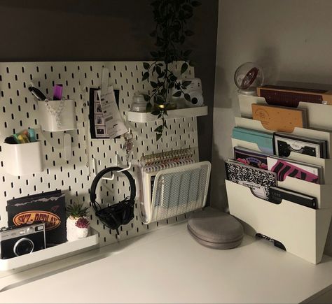 #straykids #skz #room #inspiration #decor #desk #kpop #albums #aesthetic #ikea #pegboard Pegboard Ideas Aesthetic, Kpop Albums Aesthetic, Ikea Pegboard Ideas, Pegboard Desk, Albums Aesthetic, Pegboard Craft Room, Minimalist Essentials, Design Workspace, Ikea Pegboard