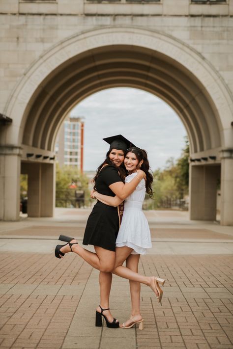 Graduation Ideas College Photography, Grad Pic Poses With Family, Mom And Daughter Grad Photos, Graduation Party Photography, Graduation Photography Family, Graduation Photography Poses With Family, Graduation Picture Poses With Family, Grad Photo Ideas With Family, First Generation Graduation Pictures