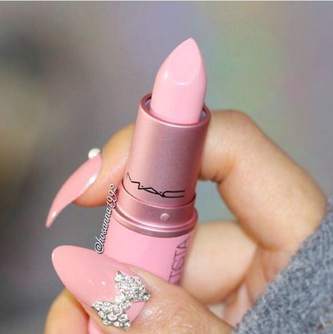 Light Pink Lipstick, Makeup News, Fancy Makeup, Have A Great Weekend, Pink Lipstick, Beautiful Lips, Feb 13, Makeup Tutorials, Makeup Eyeliner